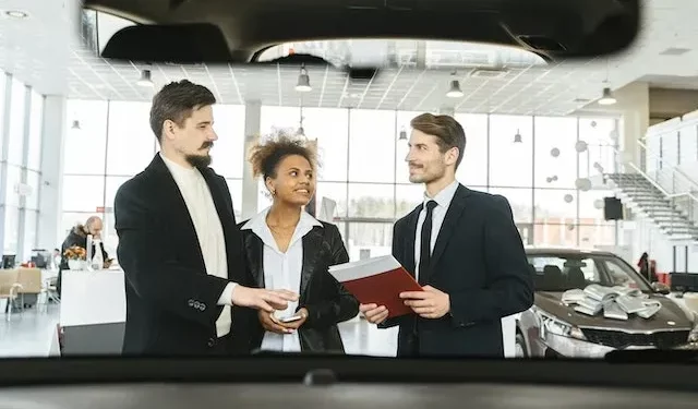 leasing a car vs buying pros and cons